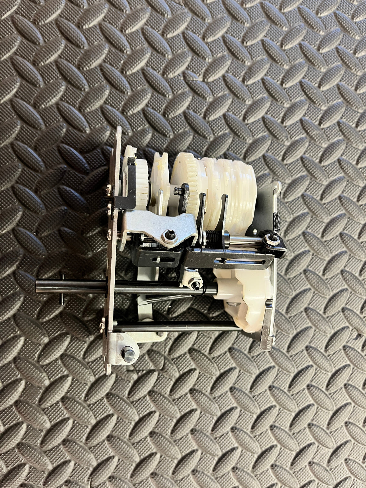 Singer 44S Heavy Duty
