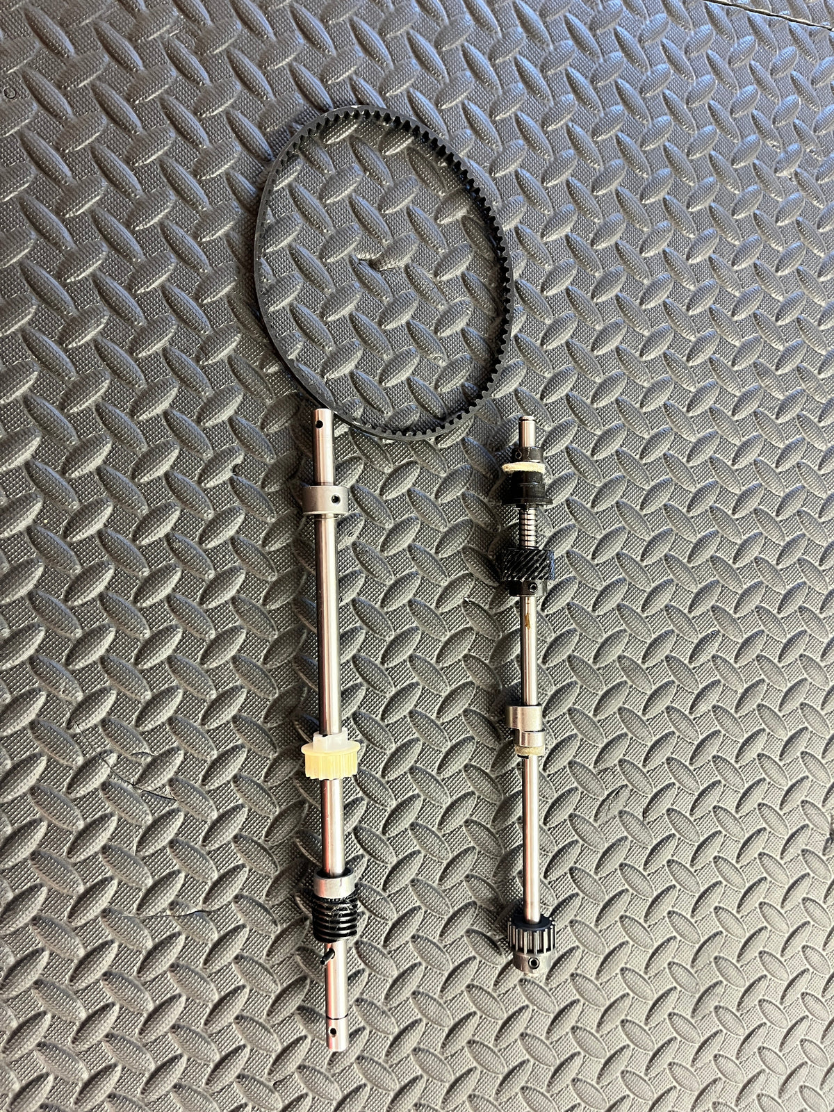 Singer 44S Heavy Duty
